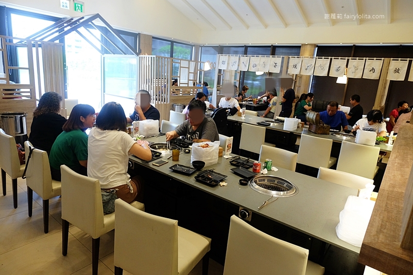 超夯の燒肉頂級和牛燒肉吃到飽（超夯的燒肉）林口店。只要699元，大口嗑和牛、生猛海鮮，超過70種食材讓你吃到爽！ @蹦啾♥謝蘿莉 La vie heureuse