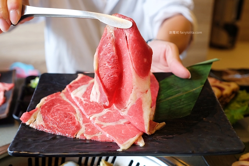 超夯の燒肉頂級和牛燒肉吃到飽（超夯的燒肉）林口店。只要699元，大口嗑和牛、生猛海鮮，超過70種食材讓你吃到爽！ @蹦啾♥謝蘿莉 La vie heureuse