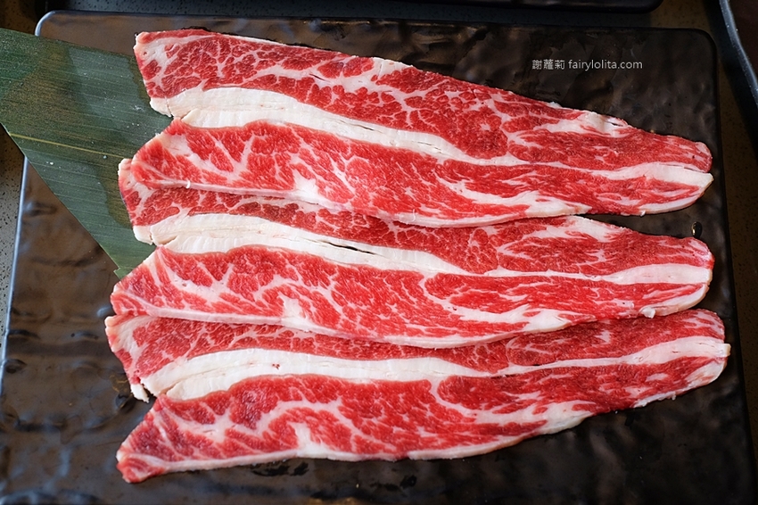 超夯の燒肉頂級和牛燒肉吃到飽（超夯的燒肉）林口店。只要699元，大口嗑和牛、生猛海鮮，超過70種食材讓你吃到爽！ @蹦啾♥謝蘿莉 La vie heureuse