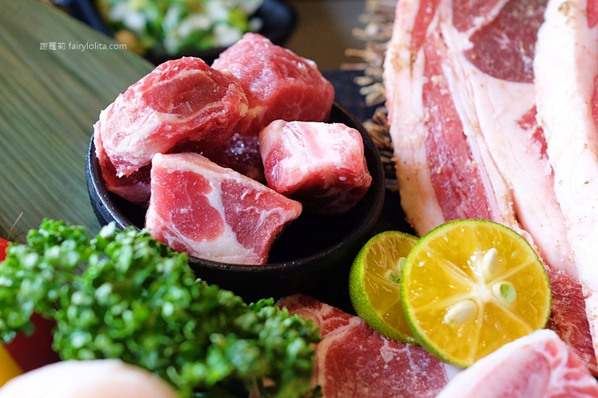 超夯の燒肉頂級和牛燒肉吃到飽（超夯的燒肉）林口店。只要699元，大口嗑和牛、生猛海鮮，超過70種食材讓你吃到爽！ @蹦啾♥謝蘿莉 La vie heureuse