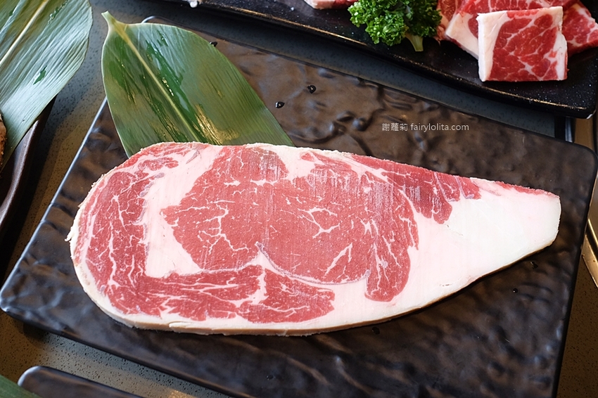 超夯の燒肉頂級和牛燒肉吃到飽（超夯的燒肉）林口店。只要699元，大口嗑和牛、生猛海鮮，超過70種食材讓你吃到爽！ @蹦啾♥謝蘿莉 La vie heureuse