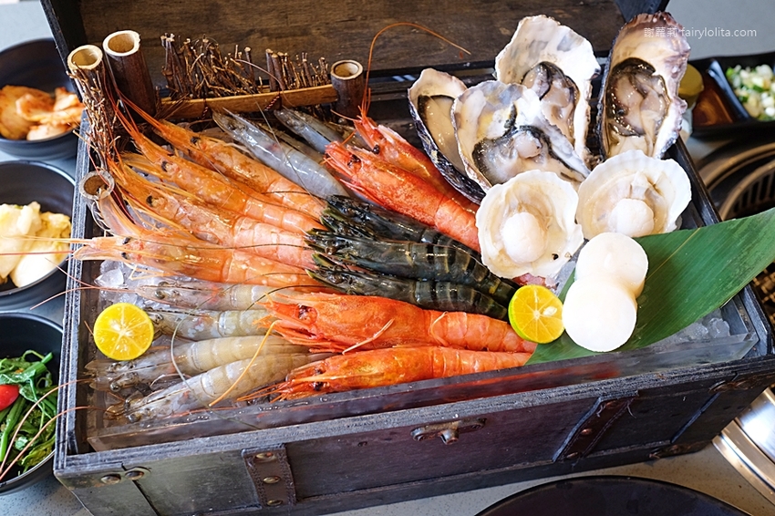 超夯の燒肉頂級和牛燒肉吃到飽（超夯的燒肉）林口店。只要699元，大口嗑和牛、生猛海鮮，超過70種食材讓你吃到爽！ @蹦啾♥謝蘿莉 La vie heureuse