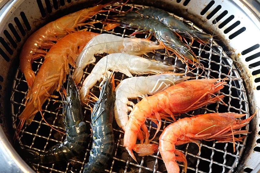 超夯の燒肉頂級和牛燒肉吃到飽（超夯的燒肉）林口店。只要699元，大口嗑和牛、生猛海鮮，超過70種食材讓你吃到爽！ @蹦啾♥謝蘿莉 La vie heureuse