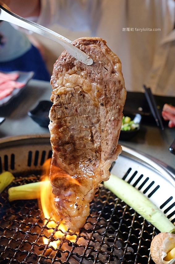 超夯の燒肉頂級和牛燒肉吃到飽（超夯的燒肉）林口店。只要699元，大口嗑和牛、生猛海鮮，超過70種食材讓你吃到爽！ @蹦啾♥謝蘿莉 La vie heureuse