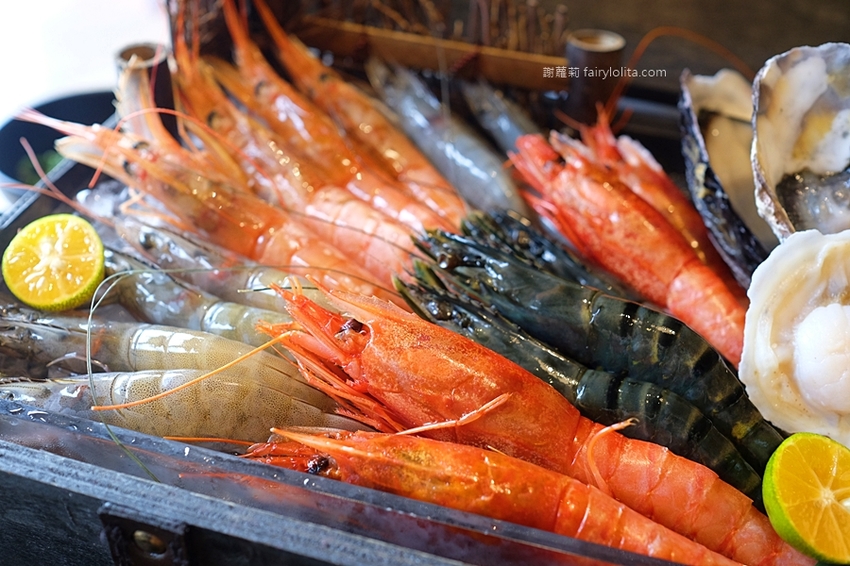 超夯の燒肉頂級和牛燒肉吃到飽（超夯的燒肉）林口店。只要699元，大口嗑和牛、生猛海鮮，超過70種食材讓你吃到爽！ @蹦啾♥謝蘿莉 La vie heureuse