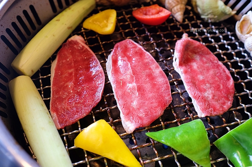 超夯の燒肉頂級和牛燒肉吃到飽（超夯的燒肉）林口店。只要699元，大口嗑和牛、生猛海鮮，超過70種食材讓你吃到爽！ @蹦啾♥謝蘿莉 La vie heureuse