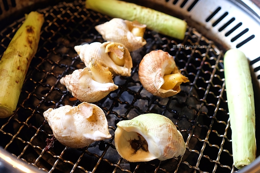 超夯の燒肉頂級和牛燒肉吃到飽（超夯的燒肉）林口店。只要699元，大口嗑和牛、生猛海鮮，超過70種食材讓你吃到爽！ @蹦啾♥謝蘿莉 La vie heureuse