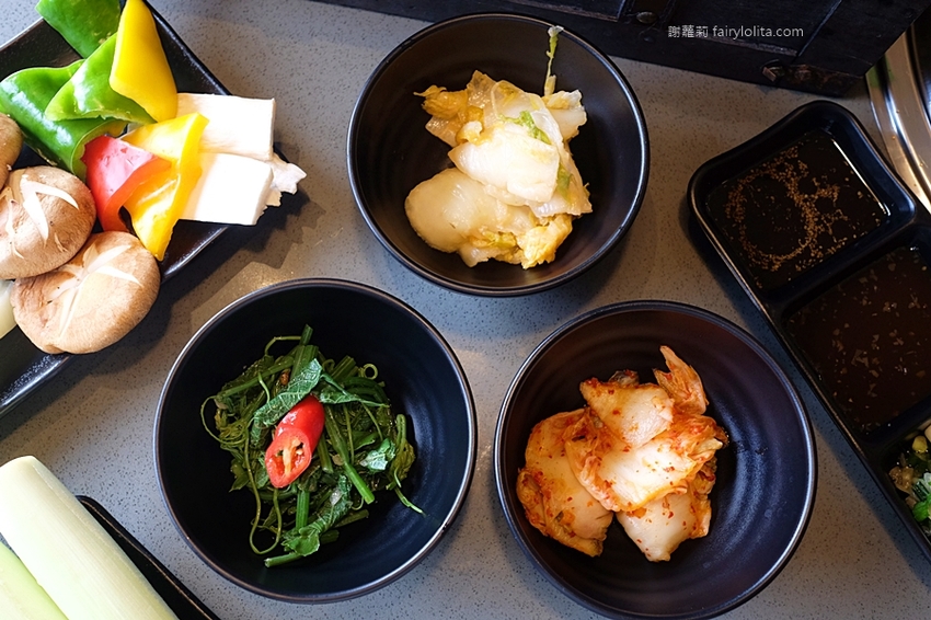 超夯の燒肉頂級和牛燒肉吃到飽（超夯的燒肉）林口店。只要699元，大口嗑和牛、生猛海鮮，超過70種食材讓你吃到爽！ @蹦啾♥謝蘿莉 La vie heureuse