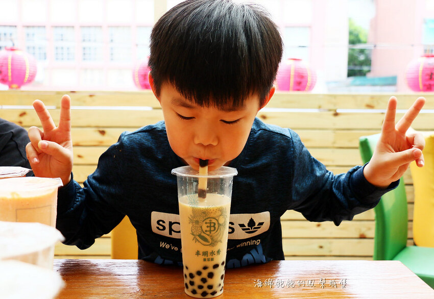 丰明水秀|台北芝山飲料推薦,布丁煉乳木瓜牛奶、滿滿水果茶、性感姨母鳳梨冰茶,菜單價位(捷運芝山站)