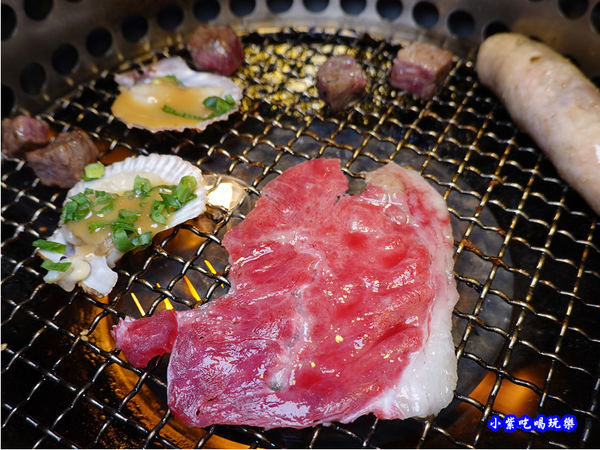 泡菜嫩肩牛肉捲-赤富士無煙燒肉鍋物吃到飽 (3).jpg