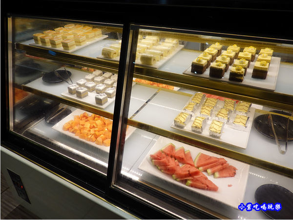 甜點櫃.jpg