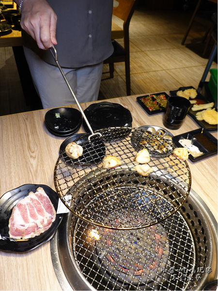 換烤網-赤富士無煙燒肉鍋物吃到飽 (2).jpg