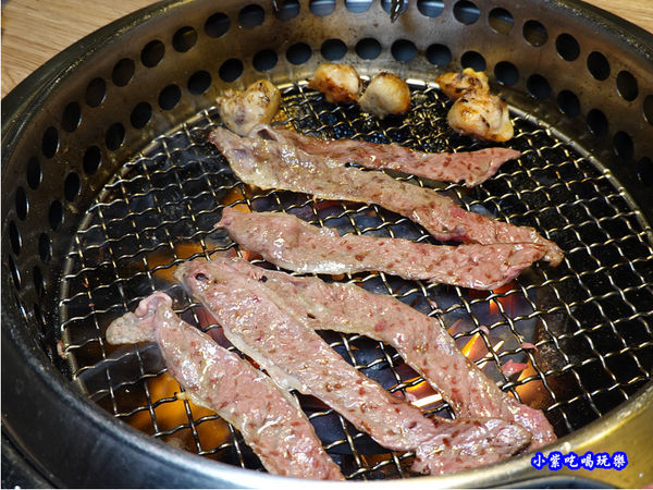 美國牛小排-赤富士無煙燒肉鍋物吃到飽 (1).jpg