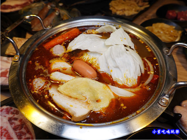 泡菜鍋-赤富士無煙燒肉鍋物吃到飽 (1).jpg