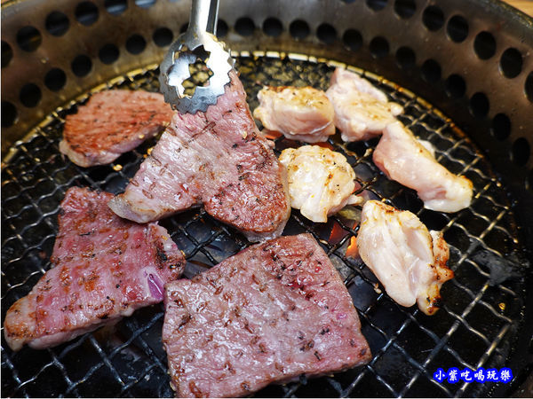 沙朗牛肉-赤富士無煙燒肉鍋物吃到飽 (2).jpg