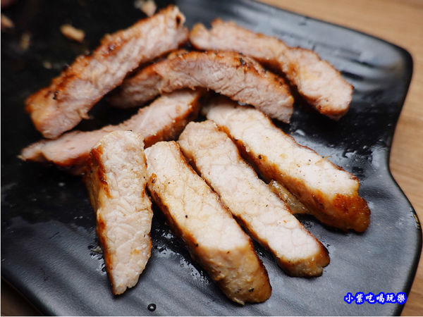 西班牙黃金豬排-赤富士無煙燒肉鍋物吃到飽 (2).jpg