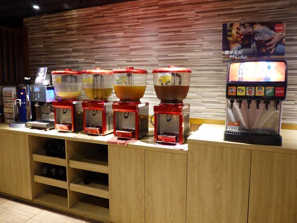 飲料區-赤富士無煙燒肉鍋物吃到飽 (1).JPG