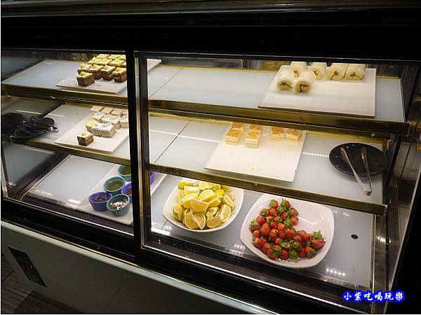 甜點櫃-赤富士草莓季 (1).jpg