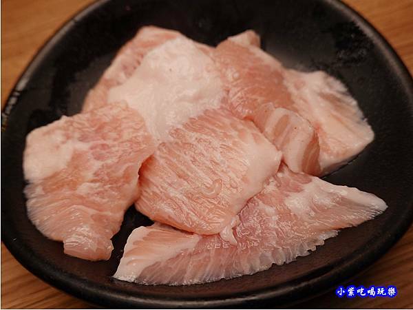 黃金六兩松板豬-赤富士草莓季 (1).jpg