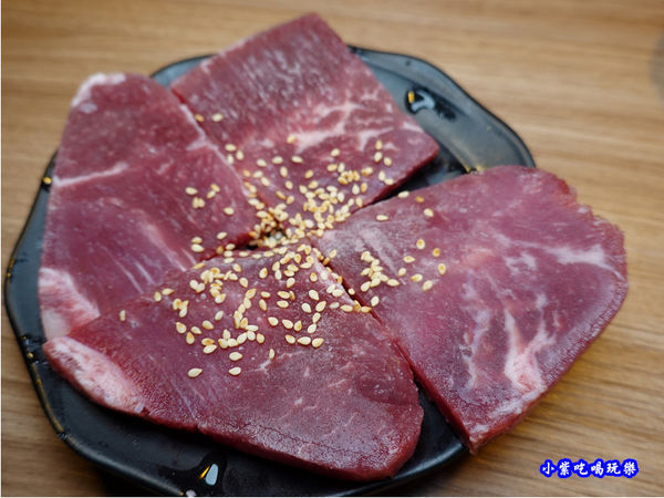 沙朗牛肉-赤富士無煙燒肉鍋物吃到飽 (1).jpg