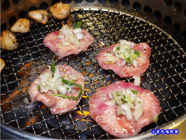 蔥鹽牛舌-赤富士無煙燒肉鍋物吃到飽 (2).jpg