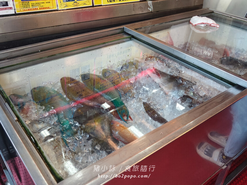 屏東。恆春》後壁湖邱家生魚片。遊墾丁必插旗的百元生魚片