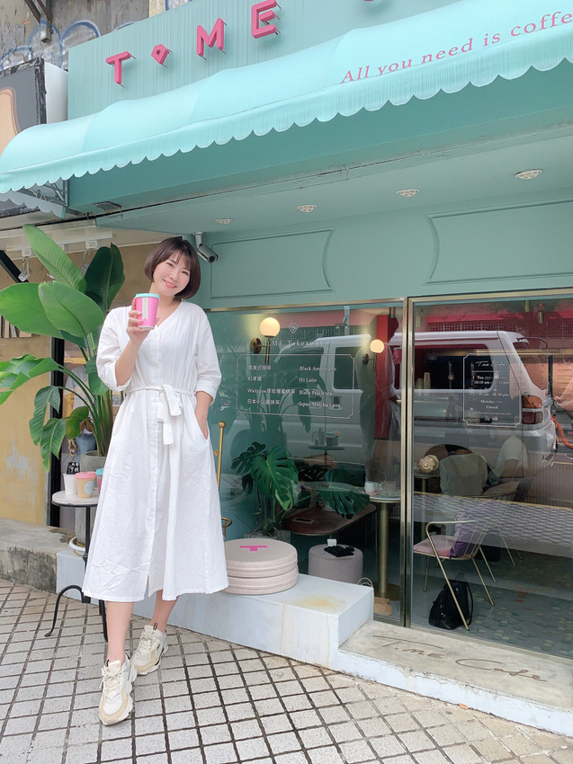 T.ME Café ▏士林捷運站旁也有網美咖啡廳 Tiffany綠的小店超級好拍。外帶杯配色超夢幻 士林IG打卡咖啡廳。捷運士林站