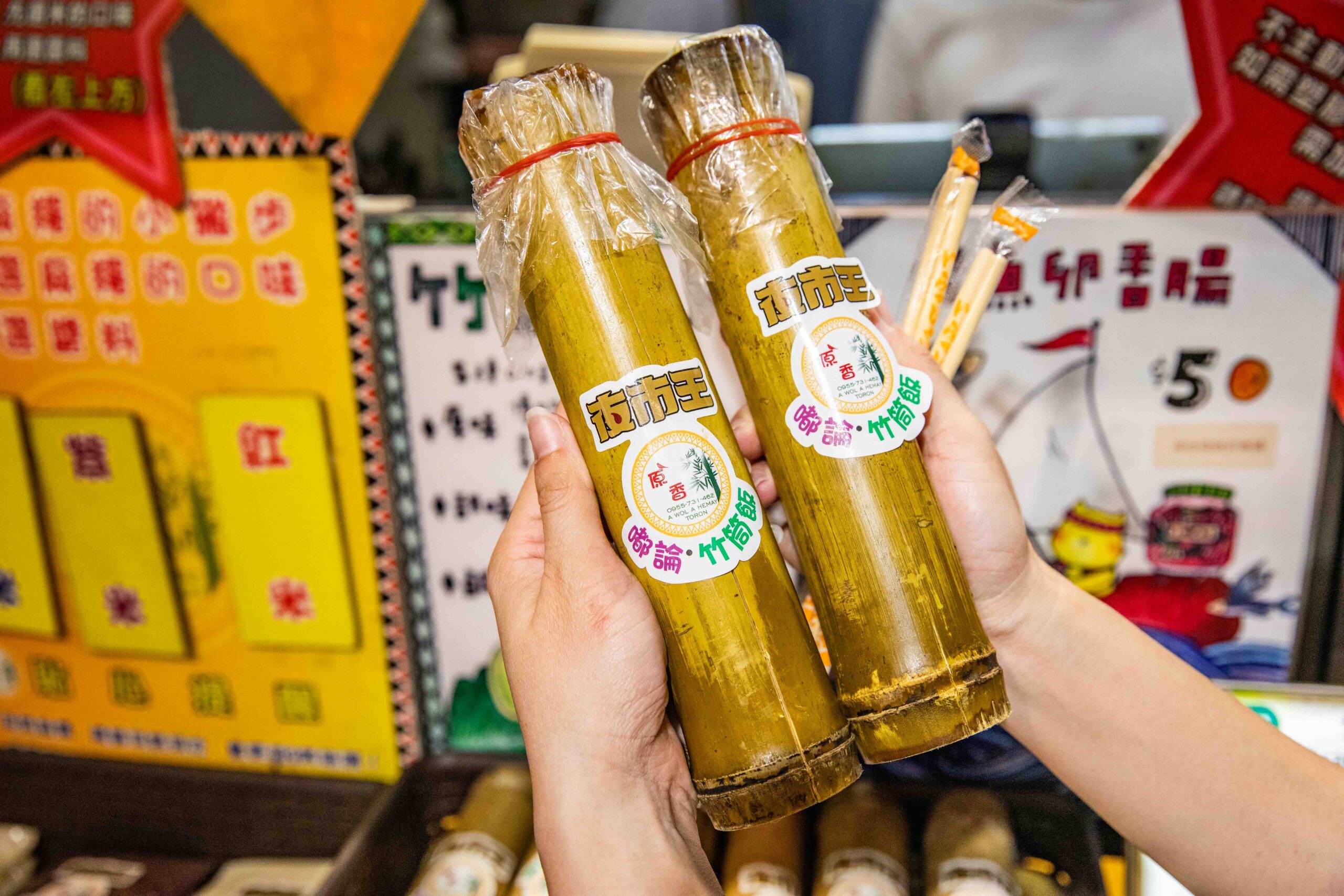 花蓮東大門夜市美食推薦！夜市王總冠軍原香嘟論竹筒飯，黑糖桂圓版必吃。