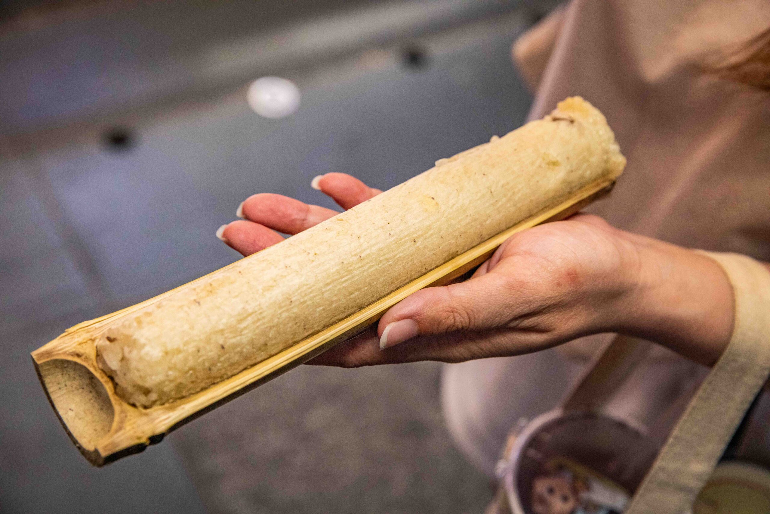 花蓮東大門夜市美食推薦！夜市王總冠軍原香嘟論竹筒飯，黑糖桂圓版必吃。