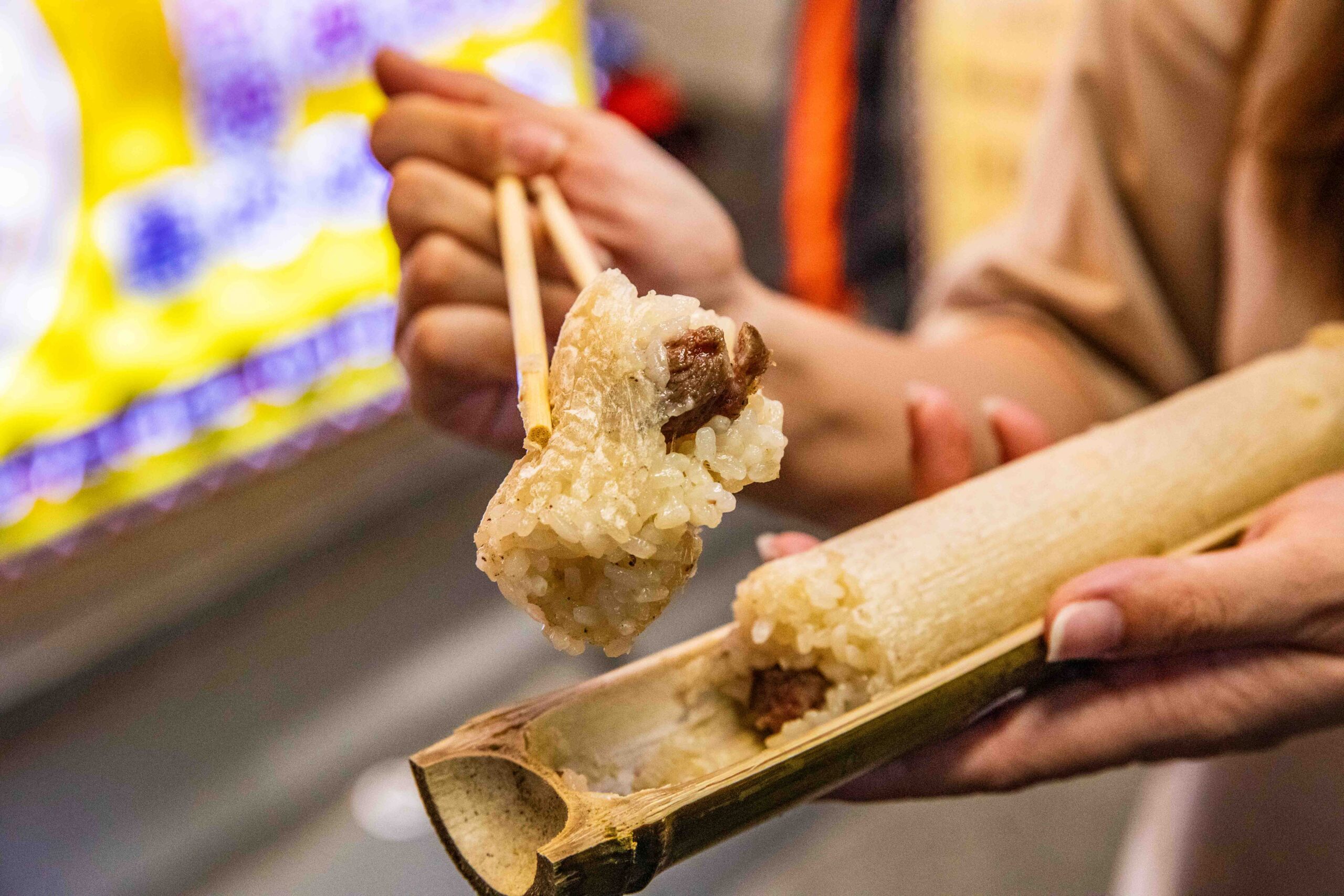 花蓮東大門夜市美食推薦！夜市王總冠軍原香嘟論竹筒飯，黑糖桂圓版必吃。