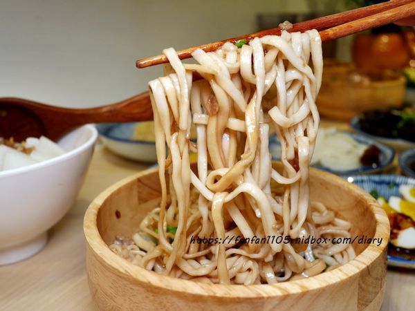 【汐止美食】鄉下人-豬血湯肉燥麵 #古早味 #豬血湯 #燙青菜 #香辣麵 路邊攤價格,冷氣開放文青風店面 (25).JPG