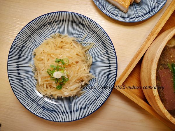 【汐止美食】鄉下人-豬血湯肉燥麵 #古早味 #豬血湯 #燙青菜 #香辣麵 路邊攤價格,冷氣開放文青風店面 (14).JPG