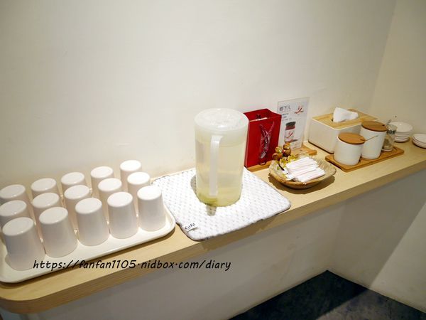 【汐止美食】鄉下人-豬血湯肉燥麵 #古早味 #豬血湯 #燙青菜 #香辣麵 路邊攤價格,冷氣開放文青風店面 (3).JPG