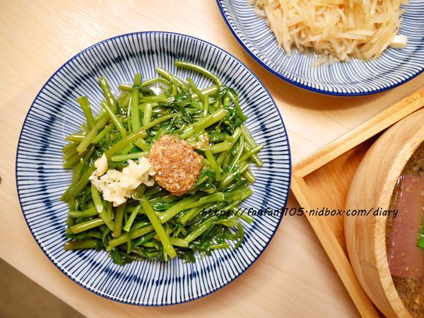 【汐止美食】鄉下人-豬血湯肉燥麵 #古早味 #豬血湯 #燙青菜 #香辣麵 路邊攤價格,冷氣開放文青風店面 (15).JPG