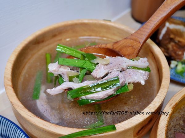 【汐止美食】鄉下人-豬血湯肉燥麵 #古早味 #豬血湯 #燙青菜 #香辣麵 路邊攤價格,冷氣開放文青風店面 (32).JPG