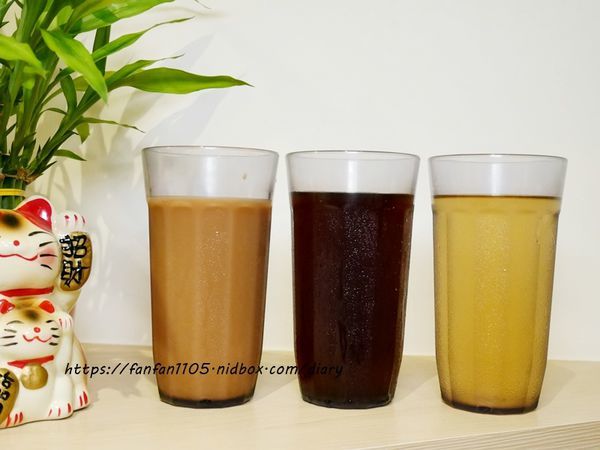 【汐止美食】鄉下人-豬血湯肉燥麵 #古早味 #豬血湯 #燙青菜 #香辣麵 路邊攤價格,冷氣開放文青風店面 (16).JPG