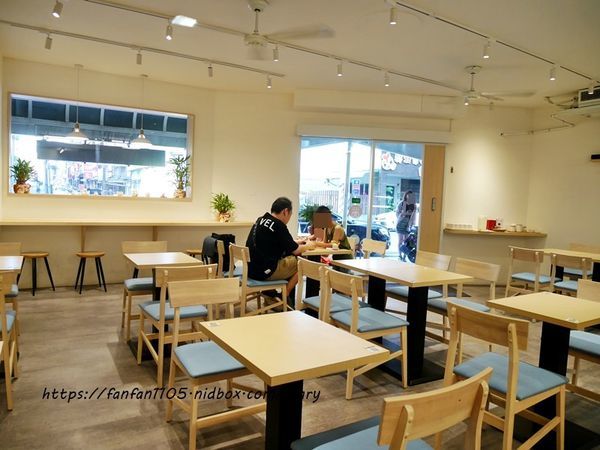 【汐止美食】鄉下人-豬血湯肉燥麵 #古早味 #豬血湯 #燙青菜 #香辣麵 路邊攤價格,冷氣開放文青風店面 (37).JPG