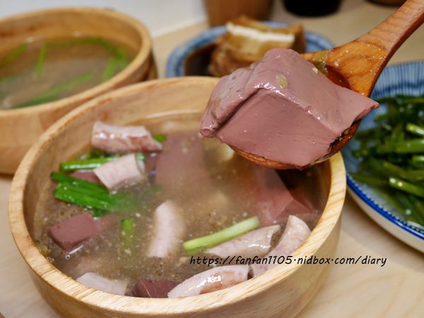 【汐止美食】鄉下人-豬血湯肉燥麵 #古早味 #豬血湯 #燙青菜 #香辣麵 路邊攤價格,冷氣開放文青風店面 (34).JPG