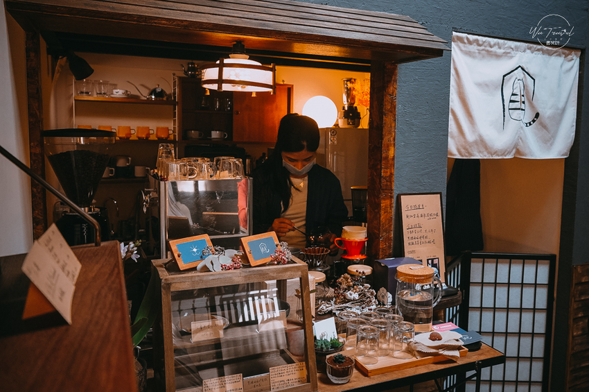 松江南京站隱弄宅咖啡店,隱藏巷弄內120年百年老屋咖啡廳裡延續愛貓的故事,踏尋小島甜點