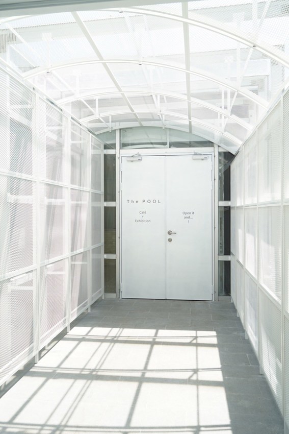 新竹動物園裡新開幕『春室Glass Studio + The POOL』是一間咖啡廳結合玻璃工藝博物館,還能體驗口吹玻璃!鄰近新竹公園 - 阿華田的美食日記