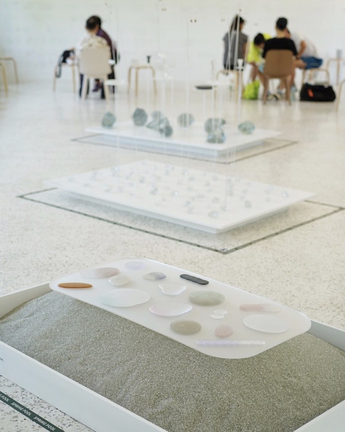 新竹動物園裡新開幕『春室Glass Studio + The POOL』是一間咖啡廳結合玻璃工藝博物館,還能體驗口吹玻璃!鄰近新竹公園 - 阿華田的美食日記