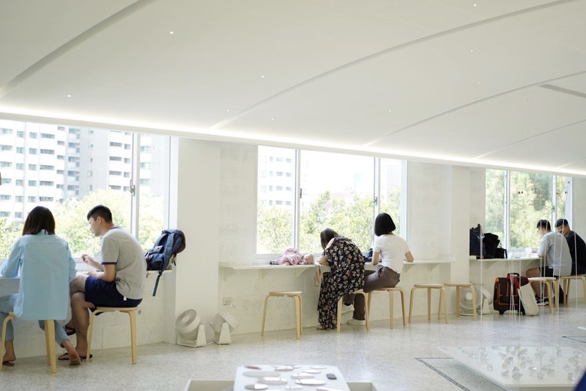 新竹動物園裡新開幕『春室Glass Studio + The POOL』是一間咖啡廳結合玻璃工藝博物館,還能體驗口吹玻璃!鄰近新竹公園 - 阿華田的美食日記