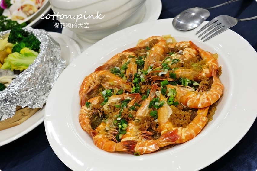 台中婚宴會館多一家！就在火車站旁～天圓地方儷軒會館大小廳都有，一桌也能坐優雅包廂