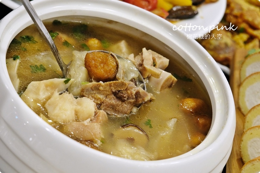 台中婚宴會館多一家！就在火車站旁～天圓地方儷軒會館大小廳都有，一桌也能坐優雅包廂