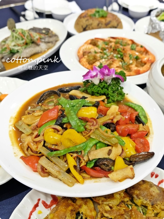 台中婚宴會館多一家!就在火車站旁~天圓地方儷軒會館大小廳都有,一桌也能坐優雅包廂