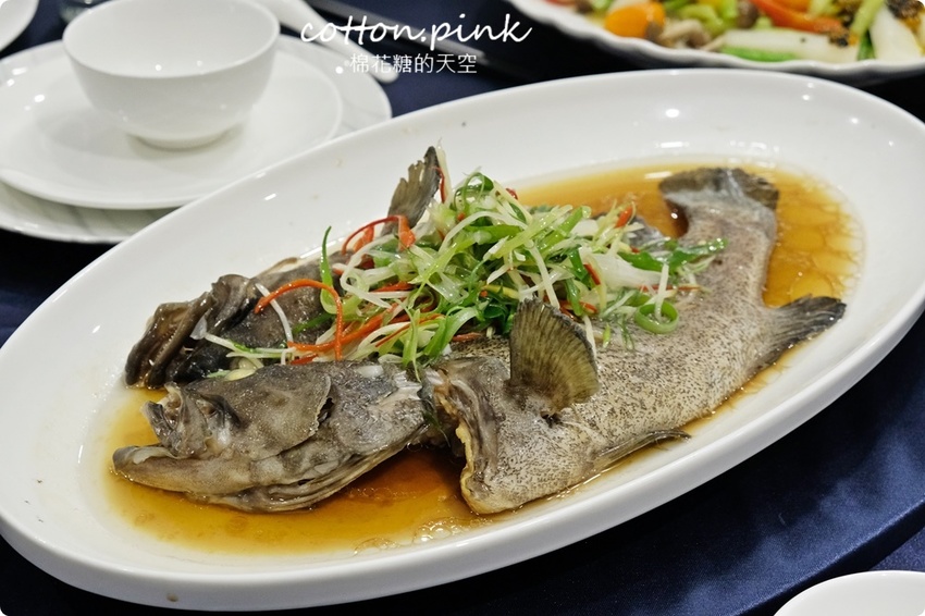 台中婚宴會館多一家！就在火車站旁～天圓地方儷軒會館大小廳都有，一桌也能坐優雅包廂