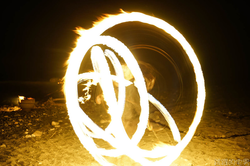 花蓮驚艷新玩法!! 享受專人服務 太平洋海灘仰望絕美銀河 閃亮到捨不得眨眼!! 星空導覽 火舞秀 銀河星空餐桌 台灣最美的風景就在花蓮 嘻餐町 花蓮旅遊 花蓮景點 花蓮驚艷新玩法!! 享受專人服務 太平洋海灘仰望絕美銀河 閃亮到捨不得眨眼!! 星空導覽 火舞秀 銀河星空餐桌 台灣最美的風景就在花蓮 嘻餐町 花蓮旅遊 花蓮景點