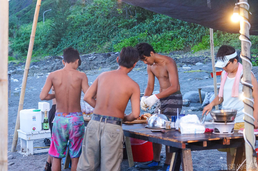 花蓮驚艷新玩法!! 享受專人服務 太平洋海灘仰望絕美銀河 閃亮到捨不得眨眼!! 星空導覽 火舞秀 銀河星空餐桌 台灣最美的風景就在花蓮 嘻餐町 花蓮旅遊 花蓮景點 花蓮驚艷新玩法!! 享受專人服務 太平洋海灘仰望絕美銀河 閃亮到捨不得眨眼!! 星空導覽 火舞秀 銀河星空餐桌 台灣最美的風景就在花蓮 嘻餐町 花蓮旅遊 花蓮景點