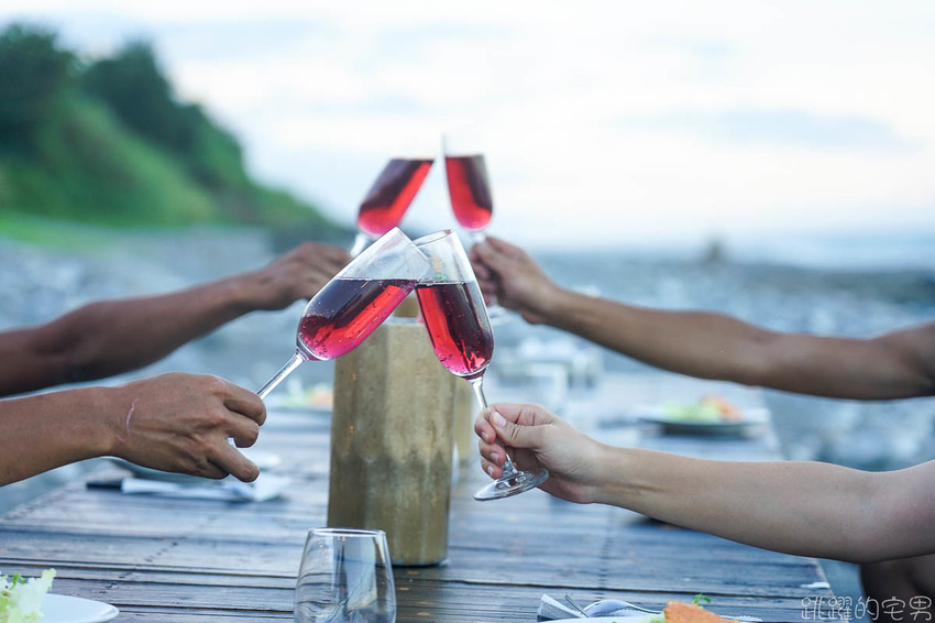 花蓮驚艷新玩法!! 享受專人服務 太平洋海灘仰望絕美銀河 閃亮到捨不得眨眼!! 星空導覽 火舞秀 銀河星空餐桌 台灣最美的風景就在花蓮 嘻餐町 花蓮旅遊 花蓮景點 花蓮驚艷新玩法!! 享受專人服務 太平洋海灘仰望絕美銀河 閃亮到捨不得眨眼!! 星空導覽 火舞秀 銀河星空餐桌 台灣最美的風景就在花蓮 嘻餐町 花蓮旅遊 花蓮景點