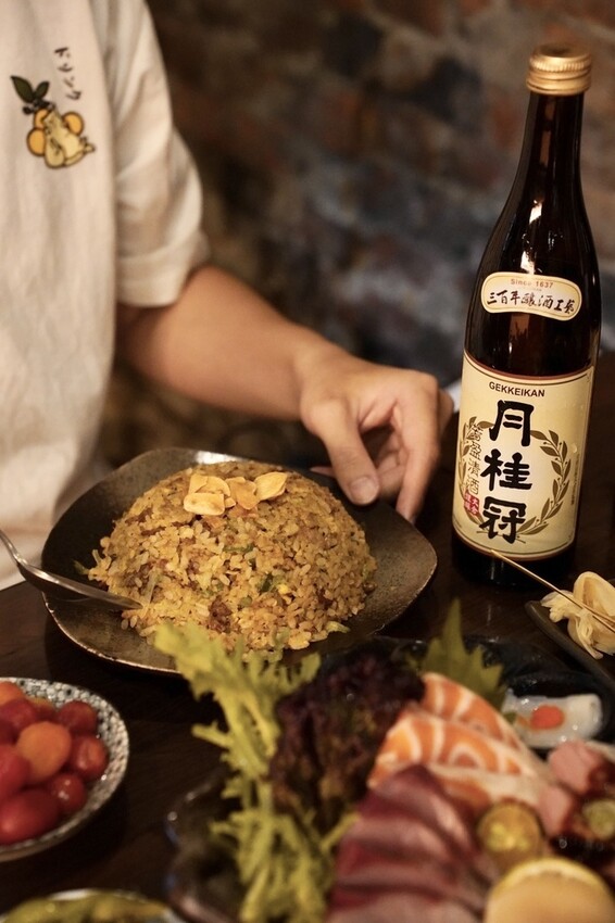 Huki富氣水產月桂冠清酒遼寧夜市美食-蒜香牛油炒飯.jpg